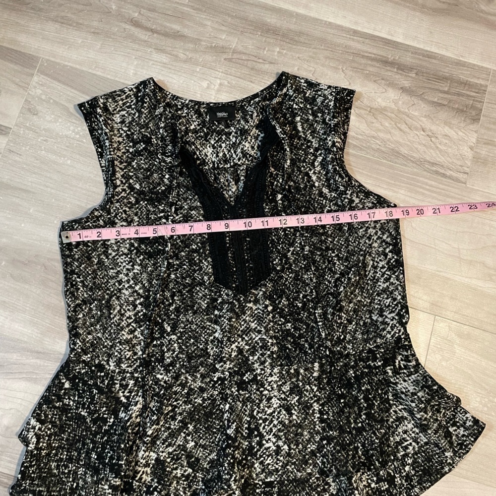 Mossimo Supply Co. Black And White Snake Skin Pattern Sleeveless Blouse-Size MED - Picture 8 of 8